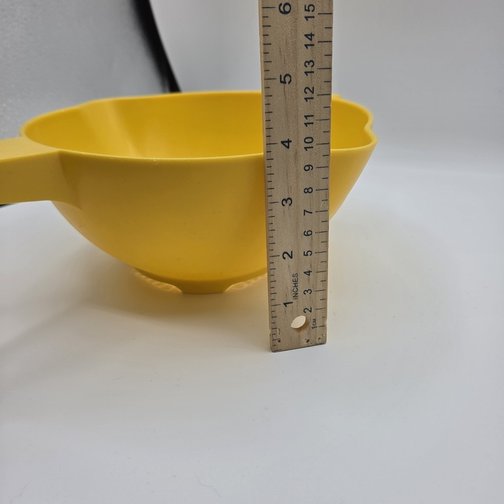 Tupperware #1523-1 Large 2 Quart Yellow Colander Strainer Handle Vintage USA - Picture 11 of 11